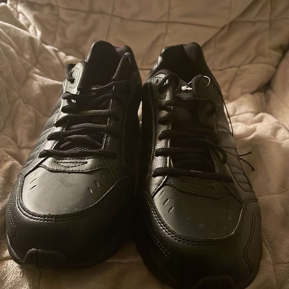 Men’s casual athletic black shoe. Men’s size 12 athletic shoe. - Picture 4 of 7